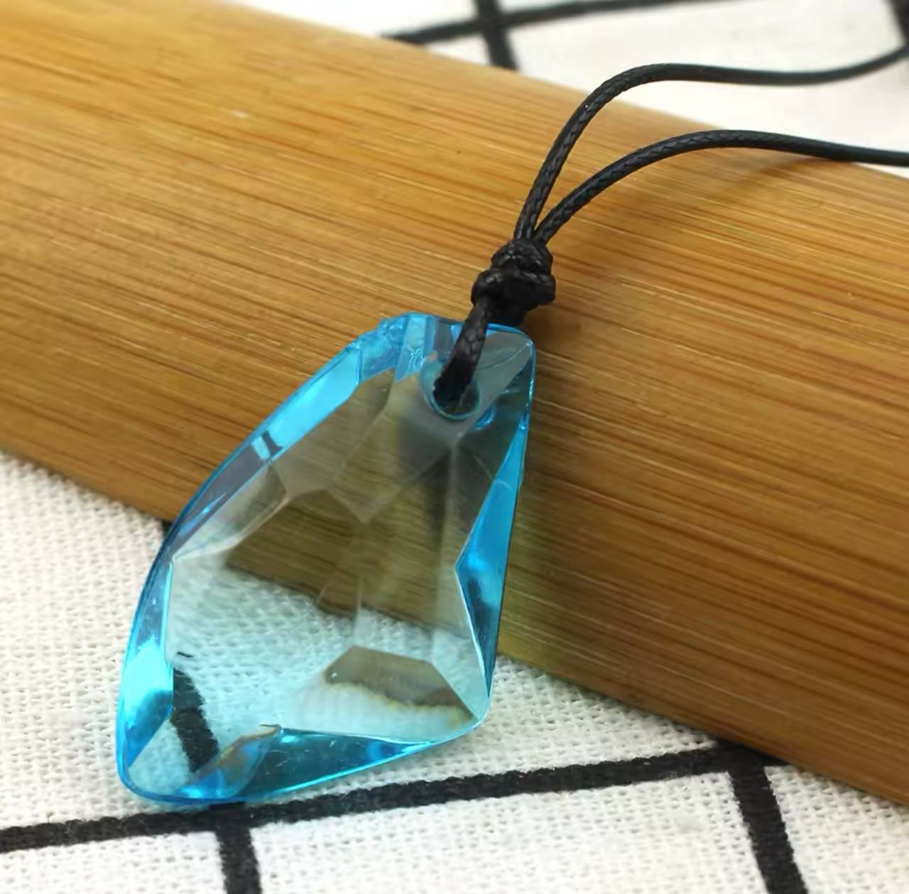 Colgante de piedra lunar azul H2O