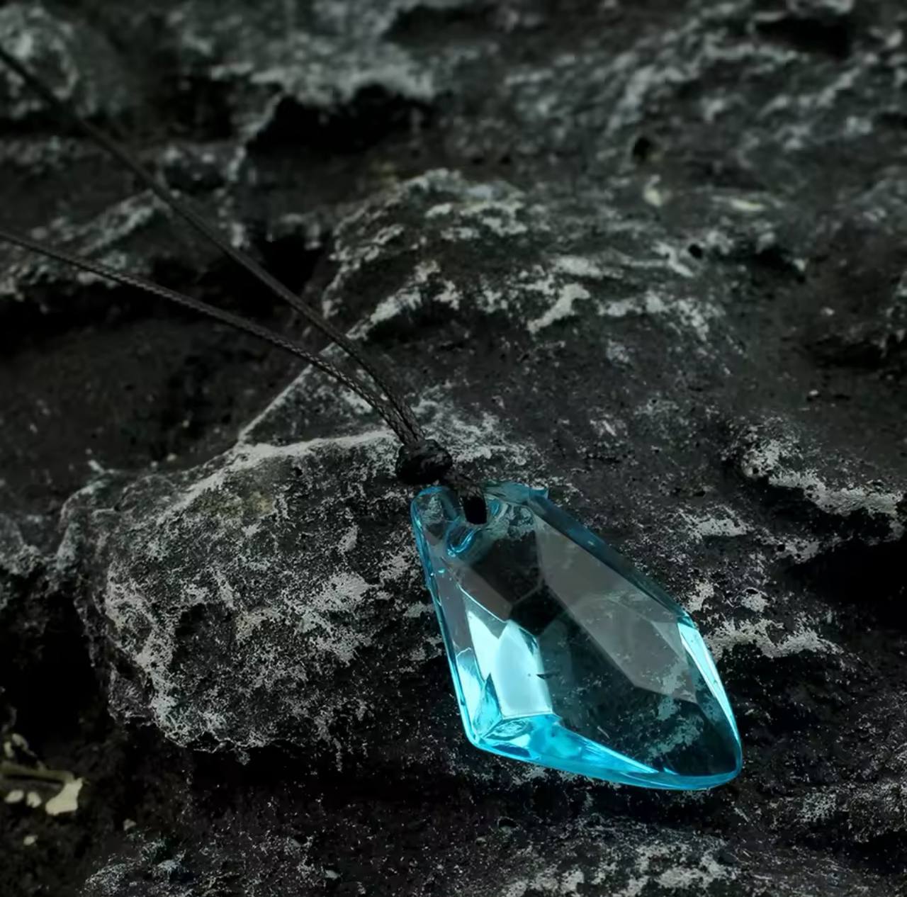 Colgante de piedra lunar azul H2O