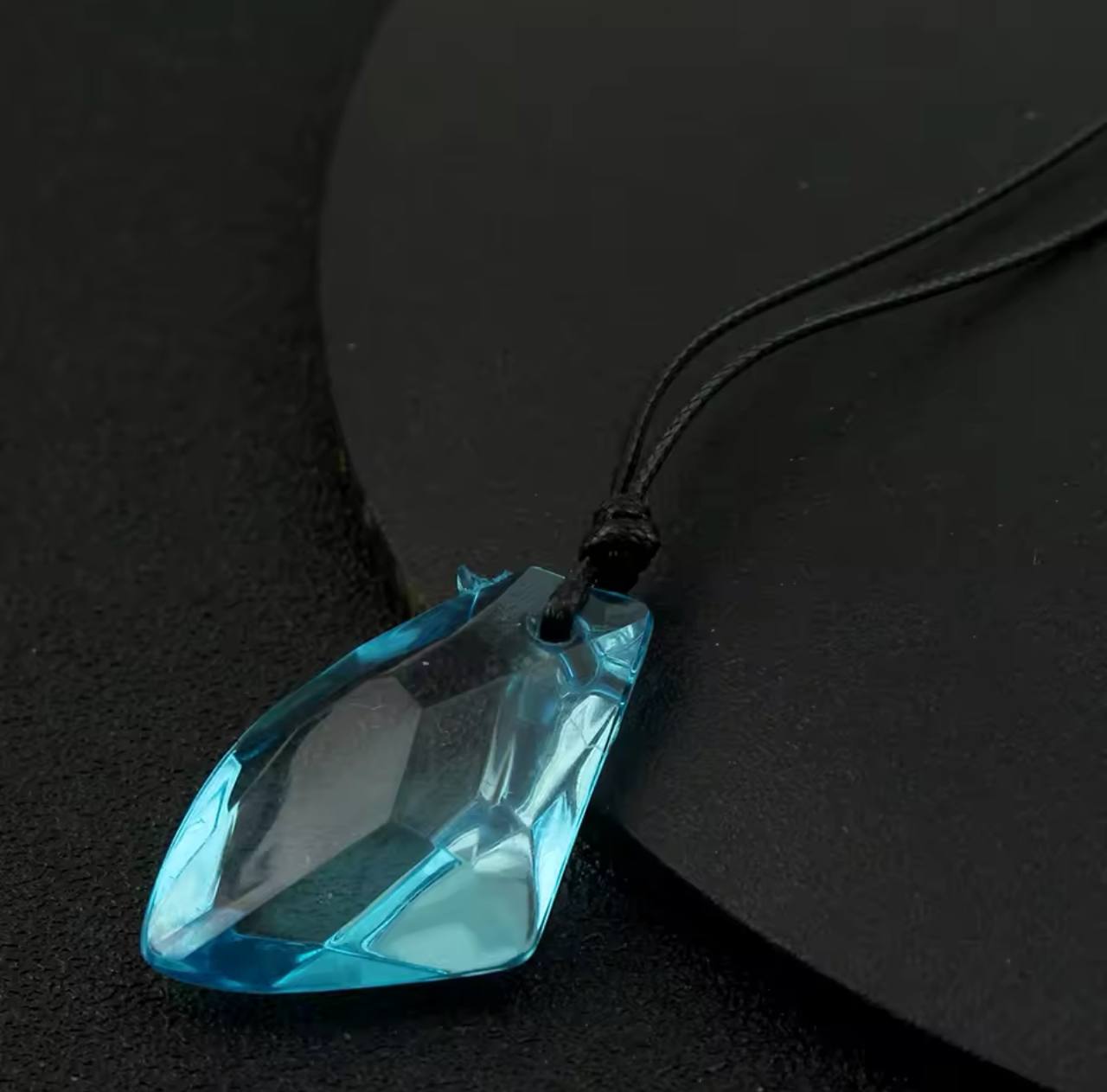 Colgante de piedra lunar azul H2O